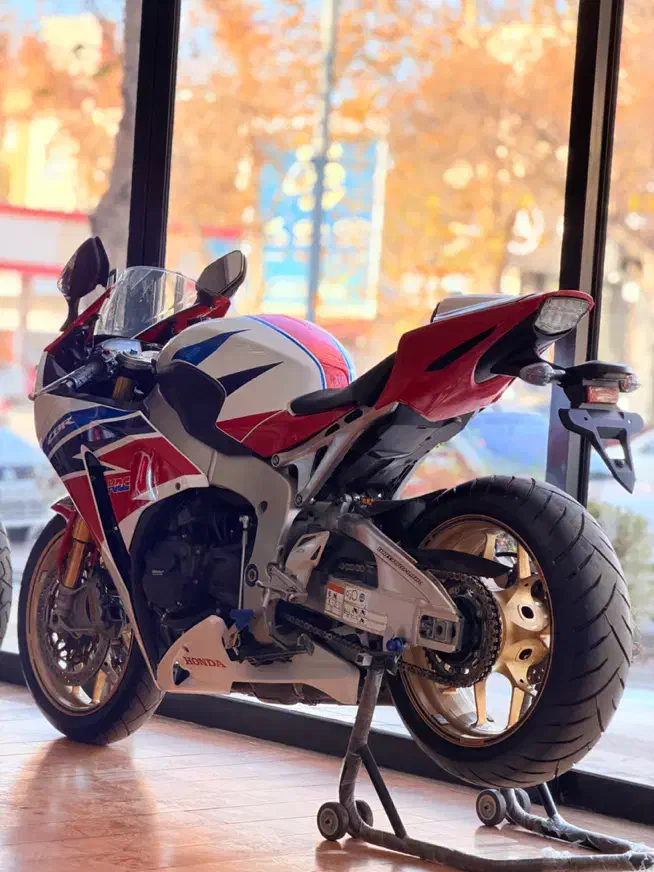 Cbr 1000 s spishiyal 2014|موتورسیکلت|تهران, بهارستان|دیوار