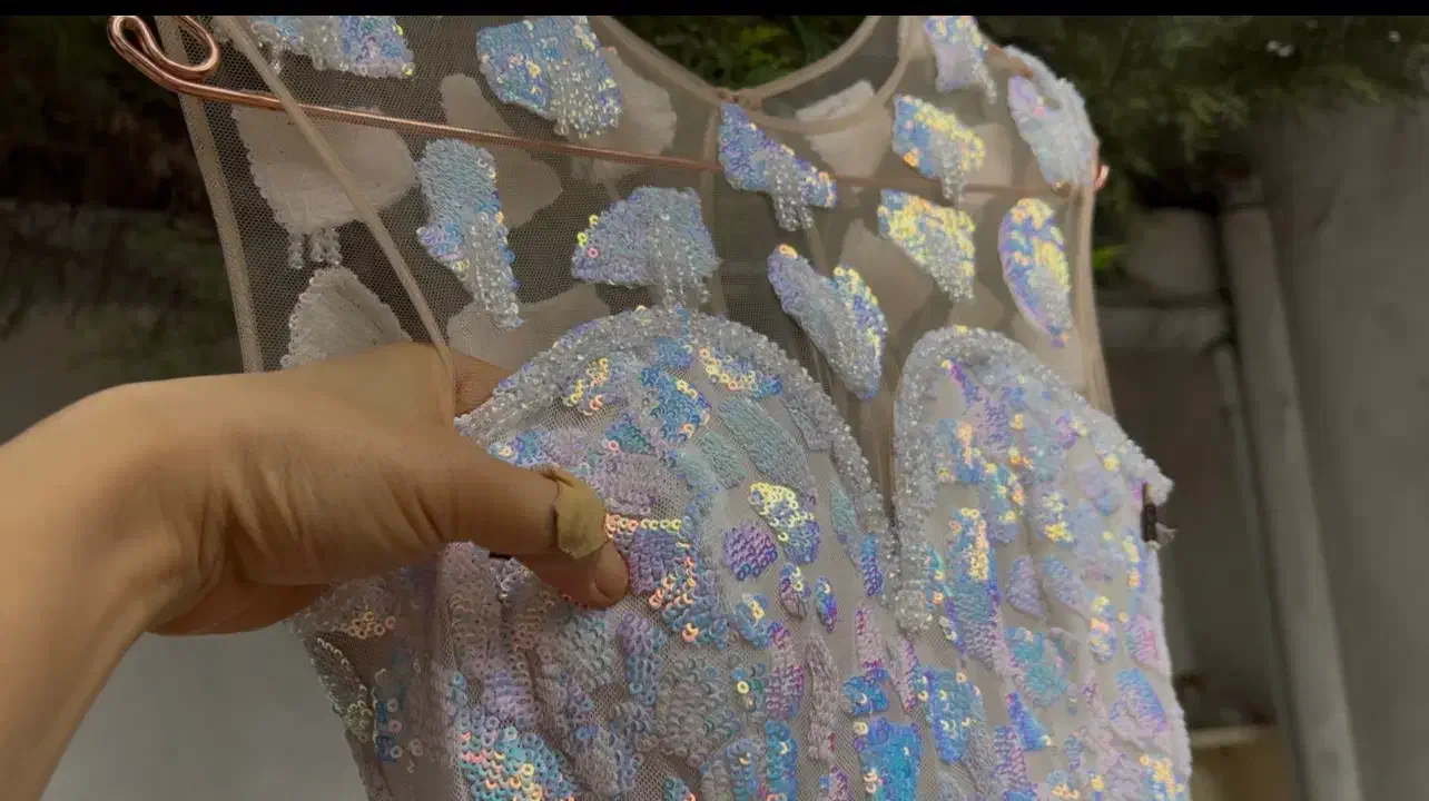 پیراهن مجلسی|لباس|لاهیجان, شیشه گران|دیوار