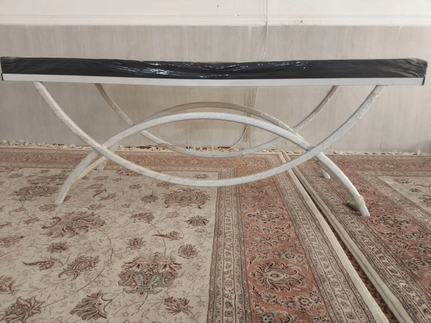 تخت|آرایشگاه و سالنهای زیبایی|دهدشت, |دیوار