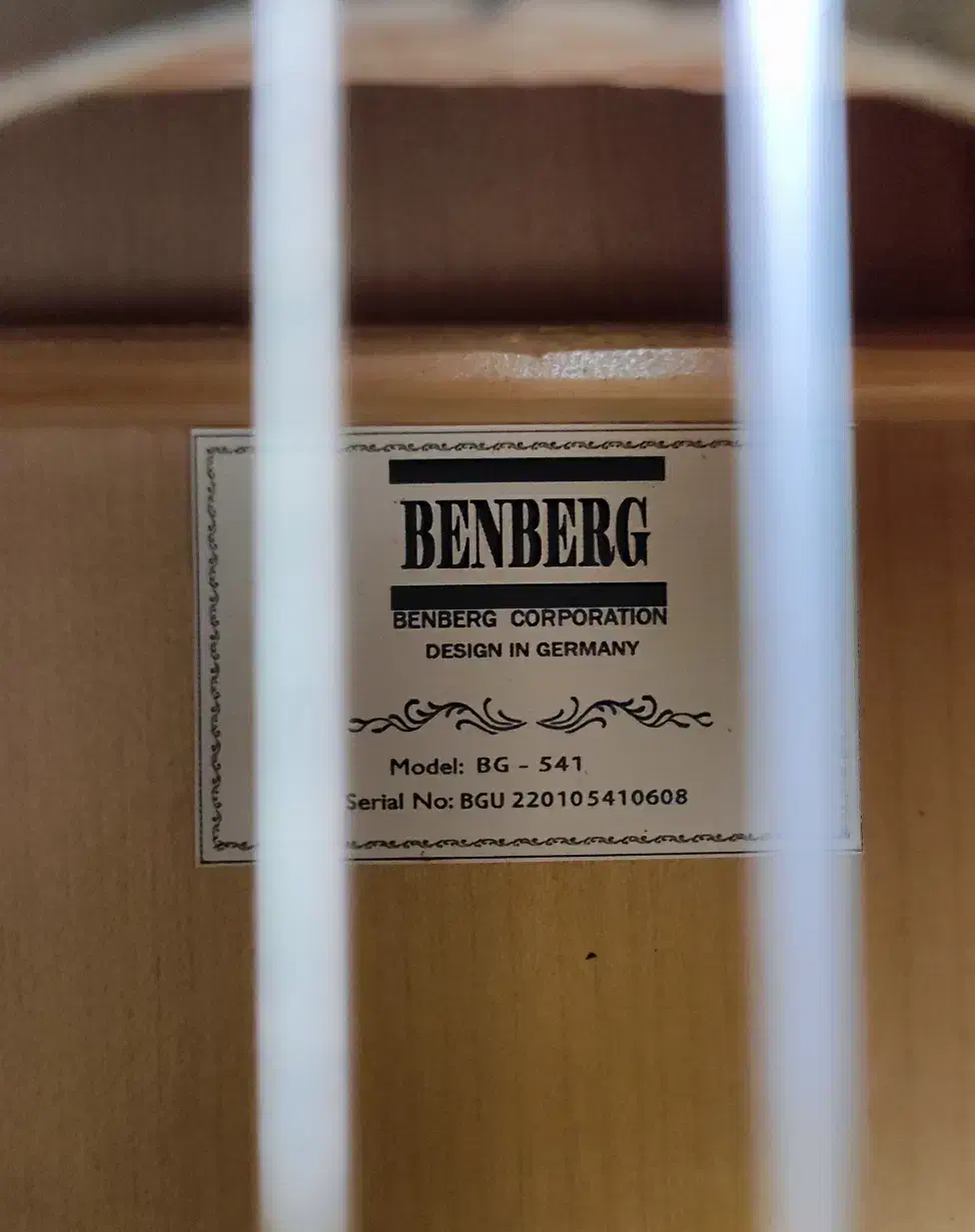 گیتار بنبرگ و یاماها c40و c70 اصل ساده و پیکاپدار|گیتار، بیس، امپلیفایر|چالوس, |دیوار