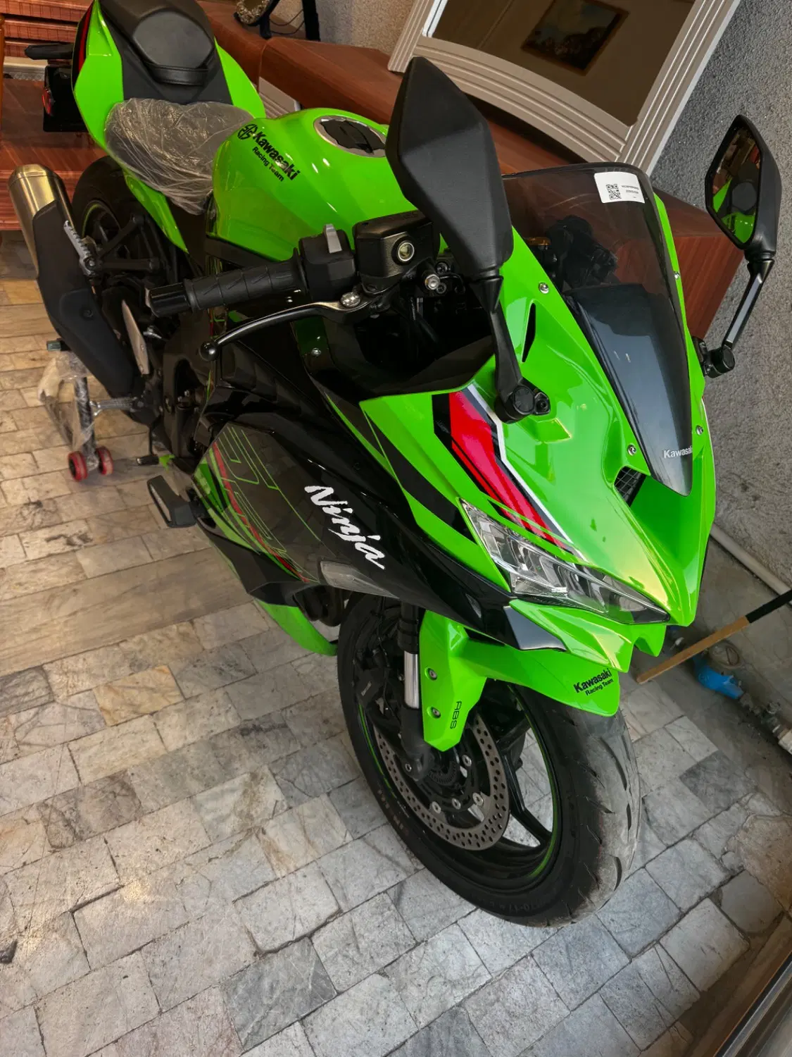 Zx25RR|موتورسیکلت|پیشوا, |دیوار