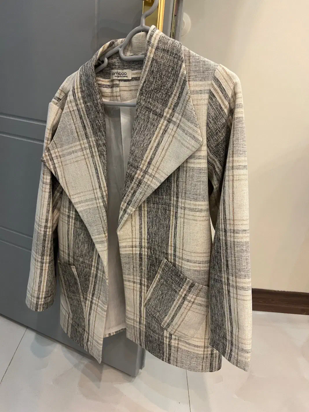 کت در حد نو|لباس|کرج, ساسانی (قلمستان)|دیوار