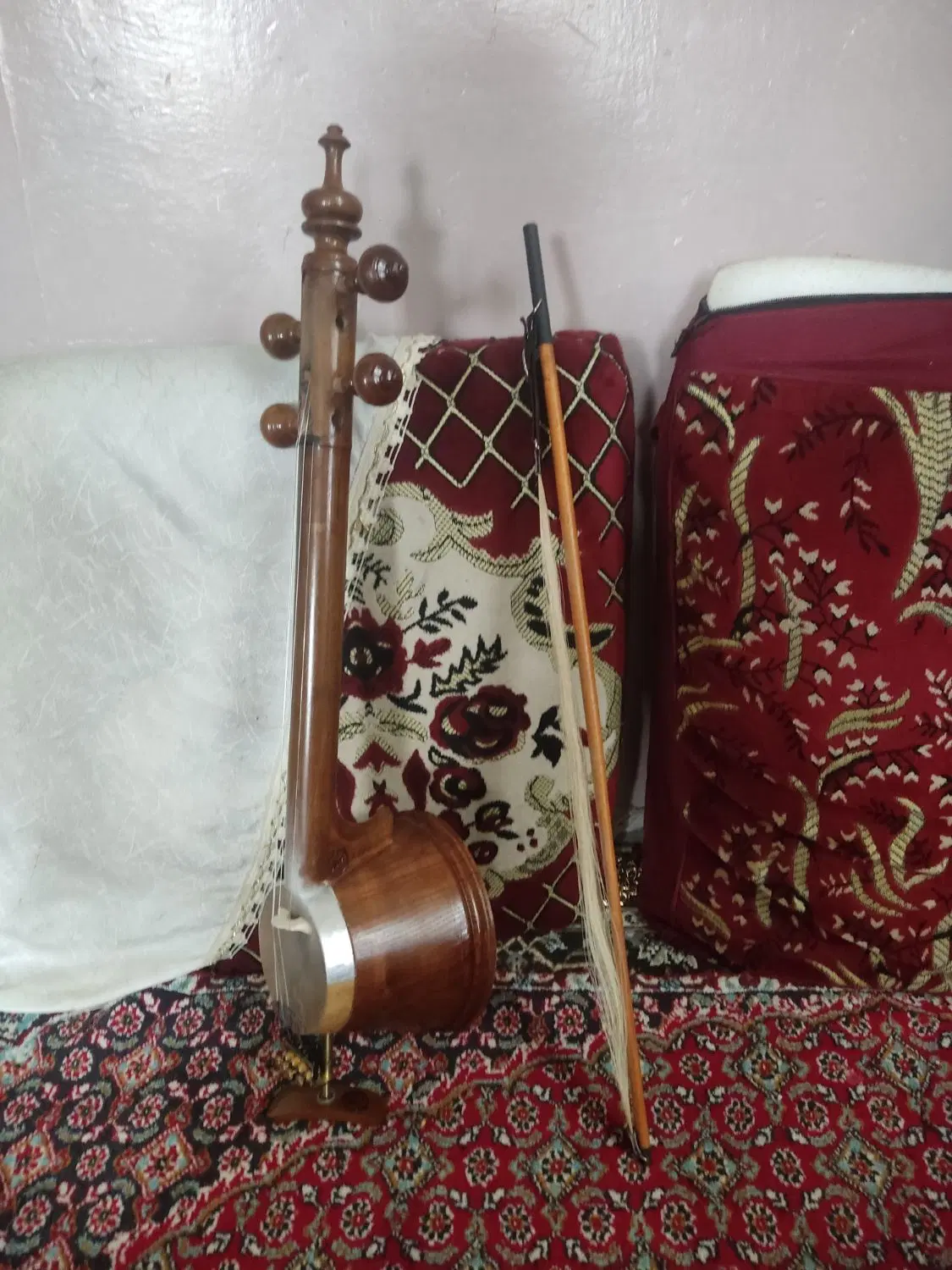 کمانچه|سازهای سنتی|ملایر, |دیوار