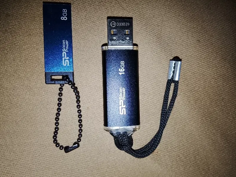 16GB & 8GB flash silicon power|قطعات و لوازم جانبی رایانه|رشت, دیلمان|دیوار