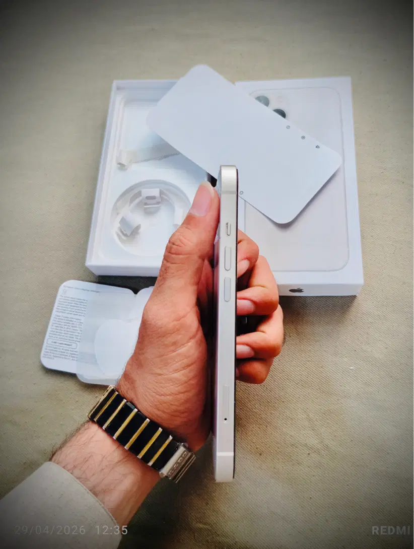 iPhone 13 normal|موبایل|خاش, |دیوار