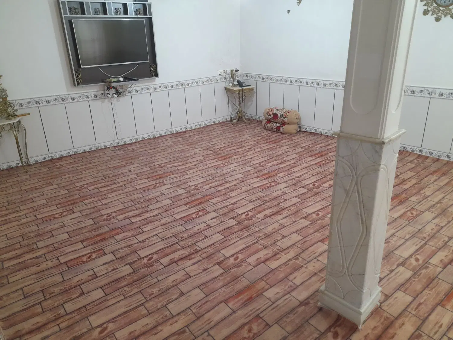 مکت|موکت|کنگاور, |دیوار