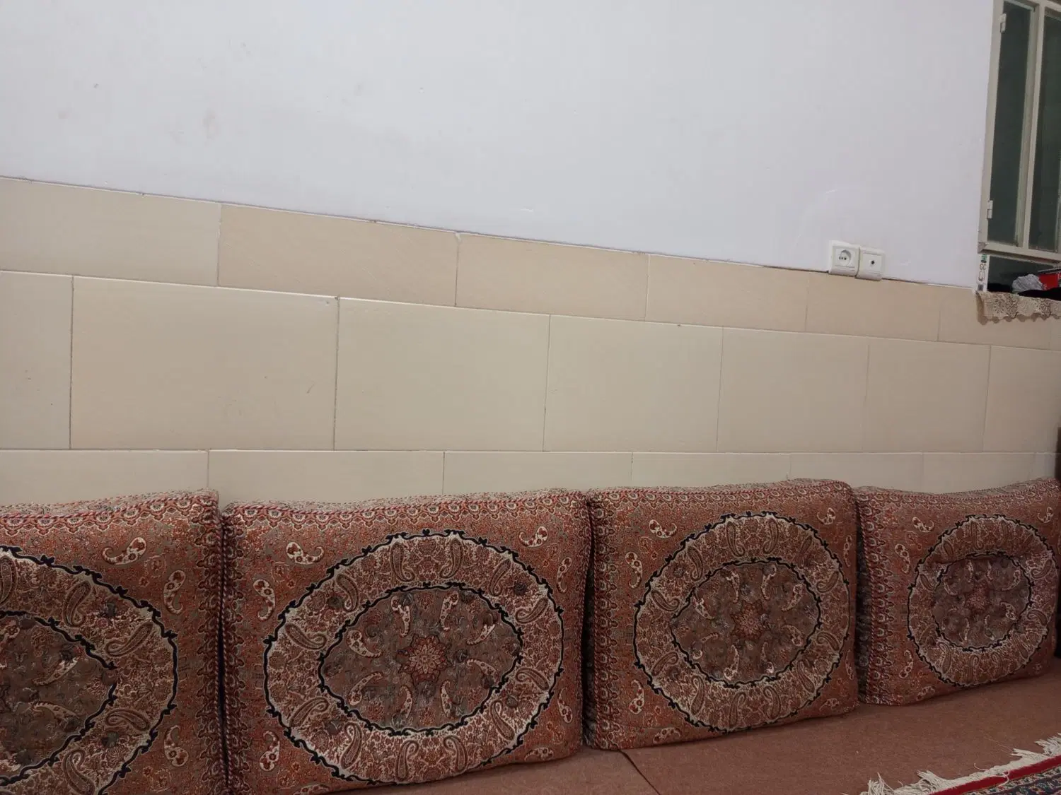 پشتی|پشتی|زارچ, |دیوار