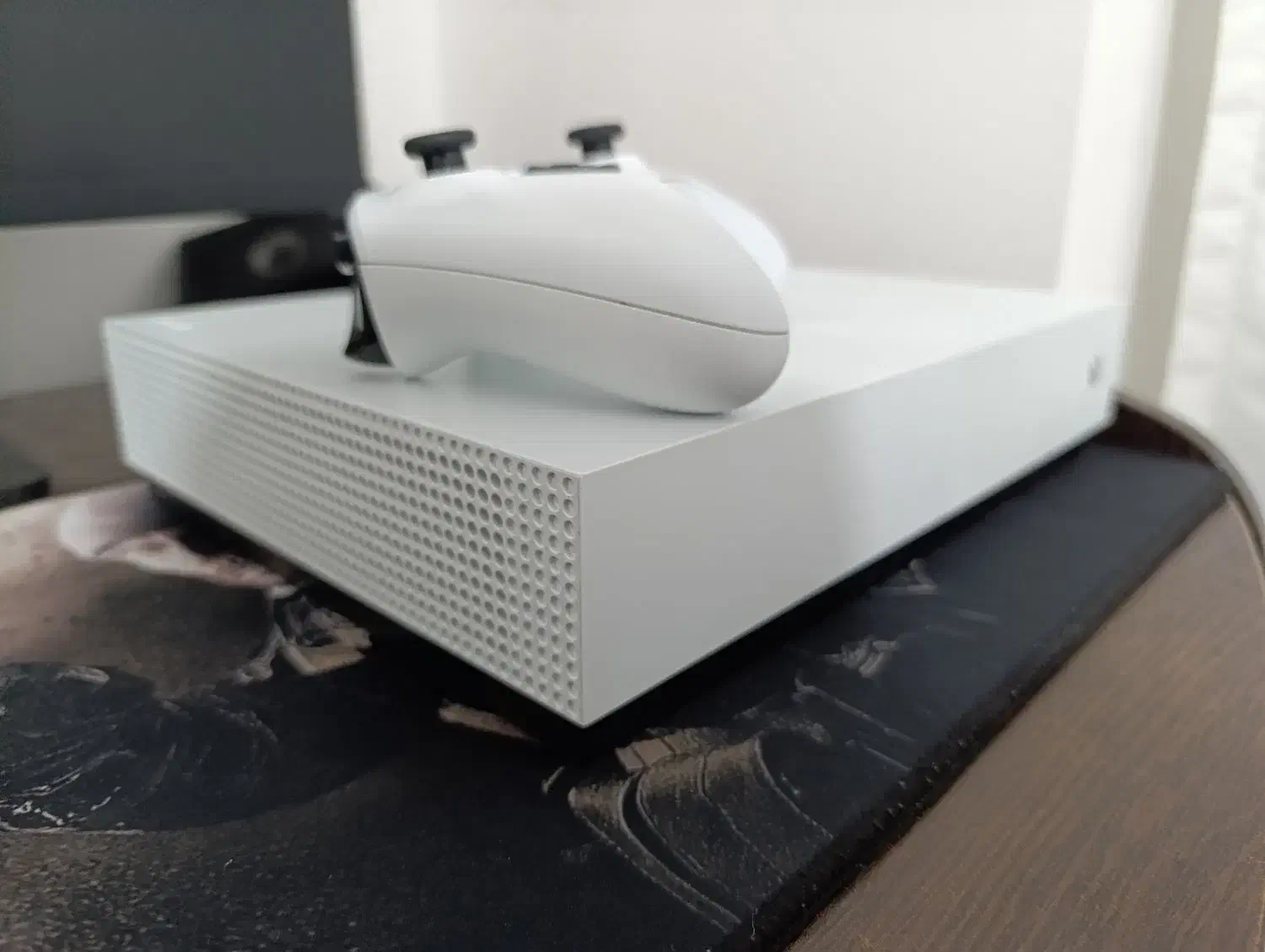 Xbox one s all digital|کنسول، بازی ویدئویی و آنلاین|شاهین دژ, |دیوار