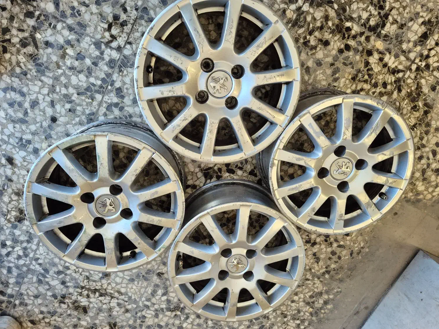 رینگ ۱۵|قطعات یدکی و لوازم جانبی|فولادشهر, B4|دیوار