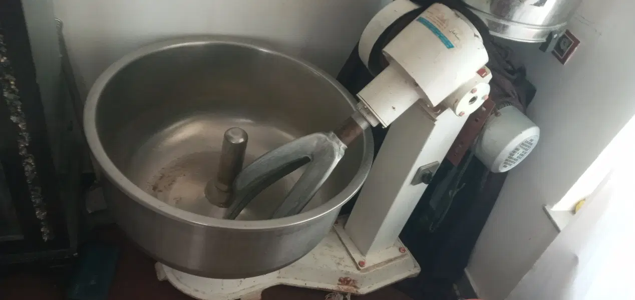 خمیرگیر|ماشین‌آلات صنعتی|چهاردانگه (آذربایجان), |دیوار