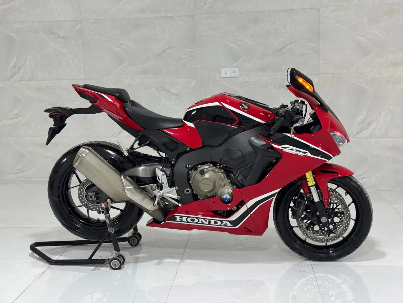 HONDA CBR 1000|موتورسیکلت|تهران, استقلال|دیوار