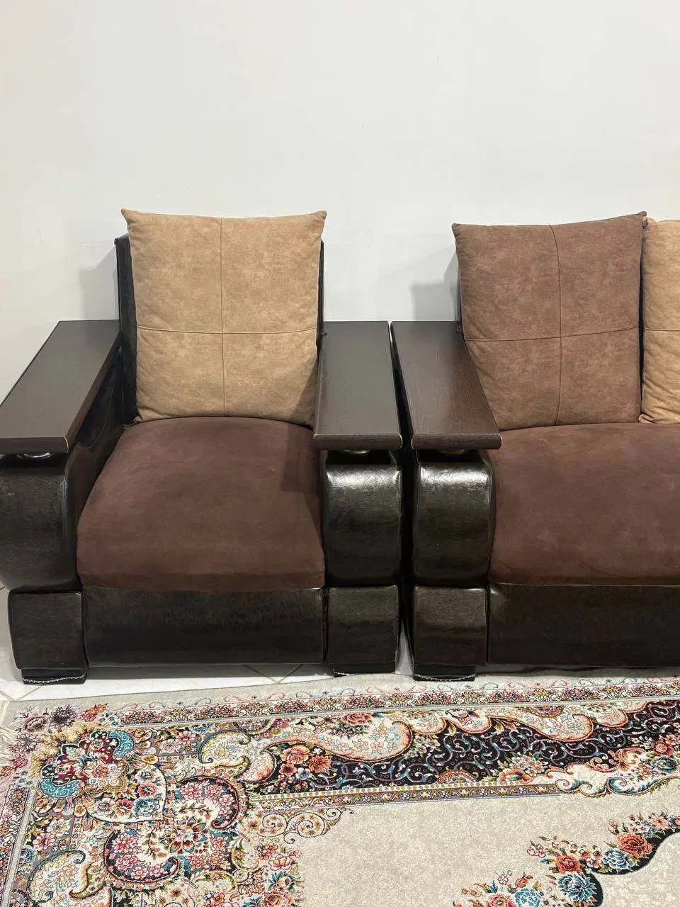 مبل و فرش|مبلمان خانگی و میز عسلی|رشت, کوی حسینی|دیوار