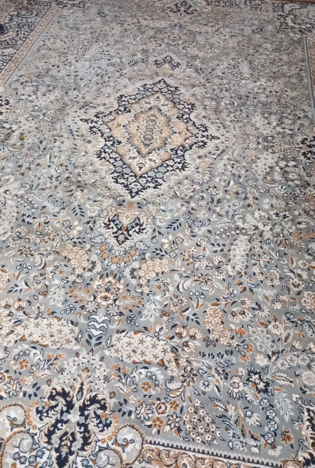 ۹ متری|فرش|لاهیجان, بازکیاگوراب|دیوار