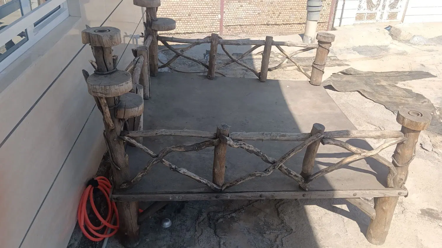 تخت|صندلی و نیمکت|بروجرد, |دیوار