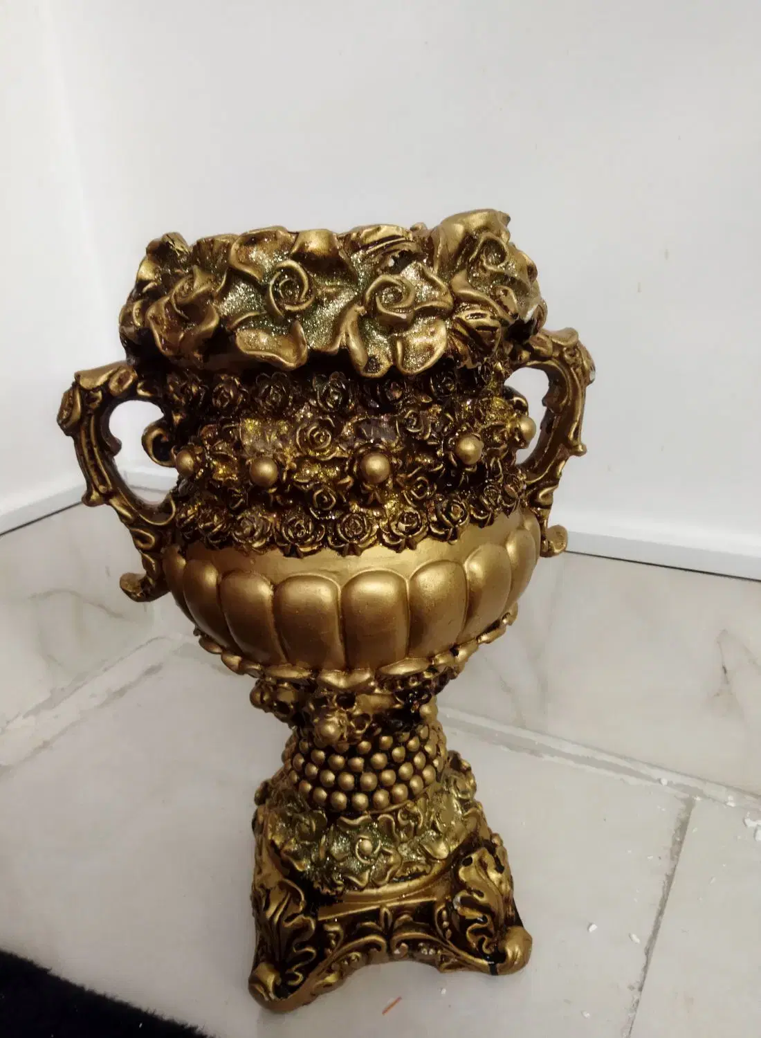 گلدان|گل مصنوعی|عجب شیر, |دیوار
