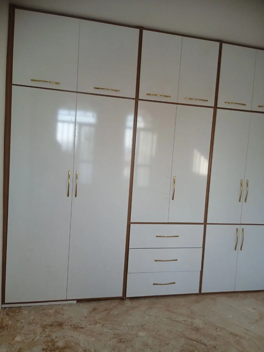 کابینت|جاکفشی، کمد، دراور|میانه, |دیوار