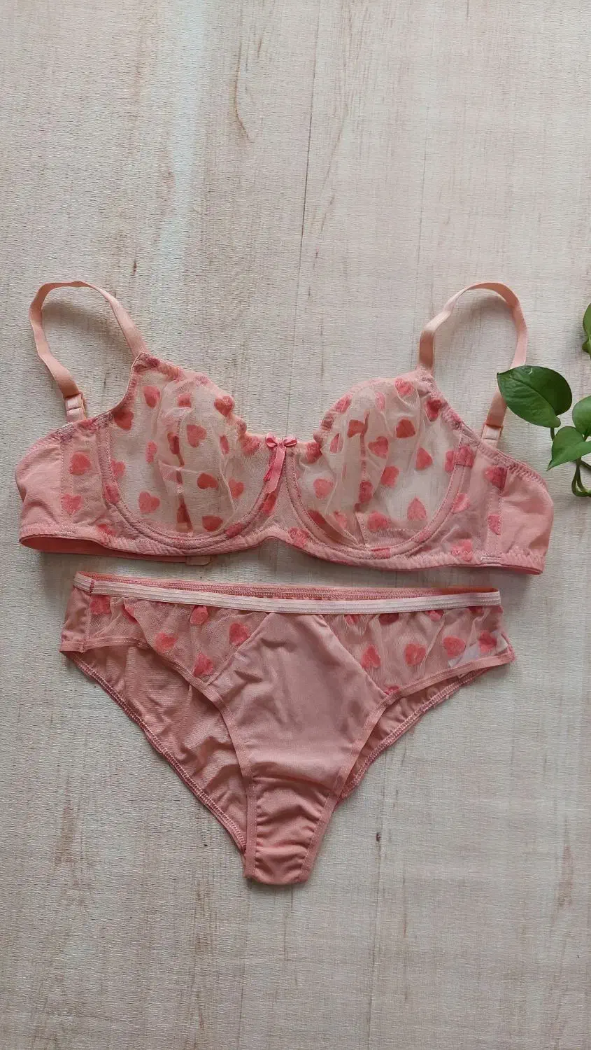 لباس زیر|لباس|قم, شهر قائم|دیوار