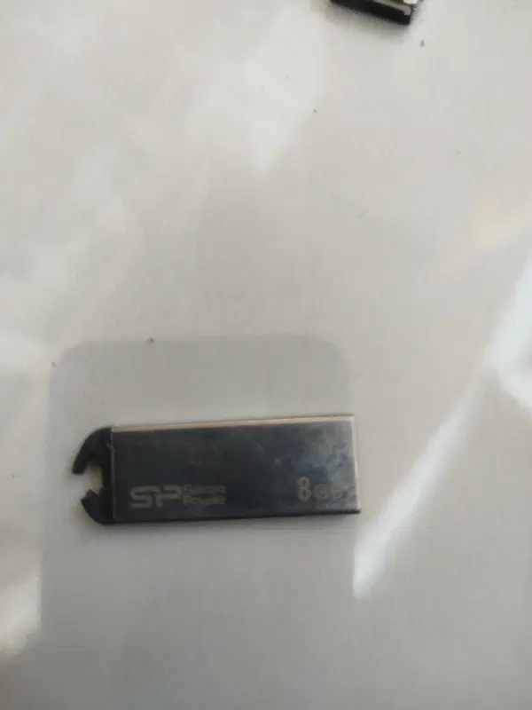 فلش۸ گیگ sandisk|قطعات و لوازم جانبی رایانه|شهریار, شهریار|دیوار