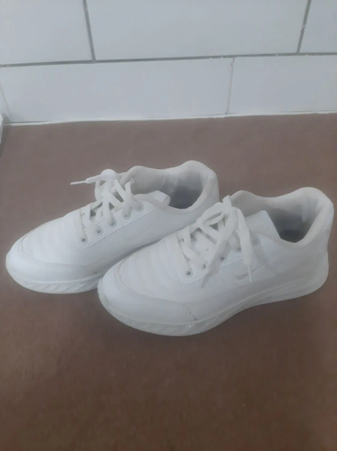 کفش|کفش و لباس بچه|بروجن, |دیوار