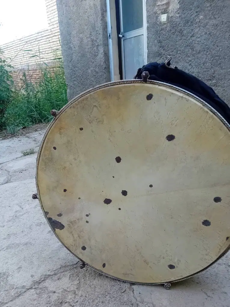 طبل پوستی|درام و پرکاشن|گلپایگان, |دیوار