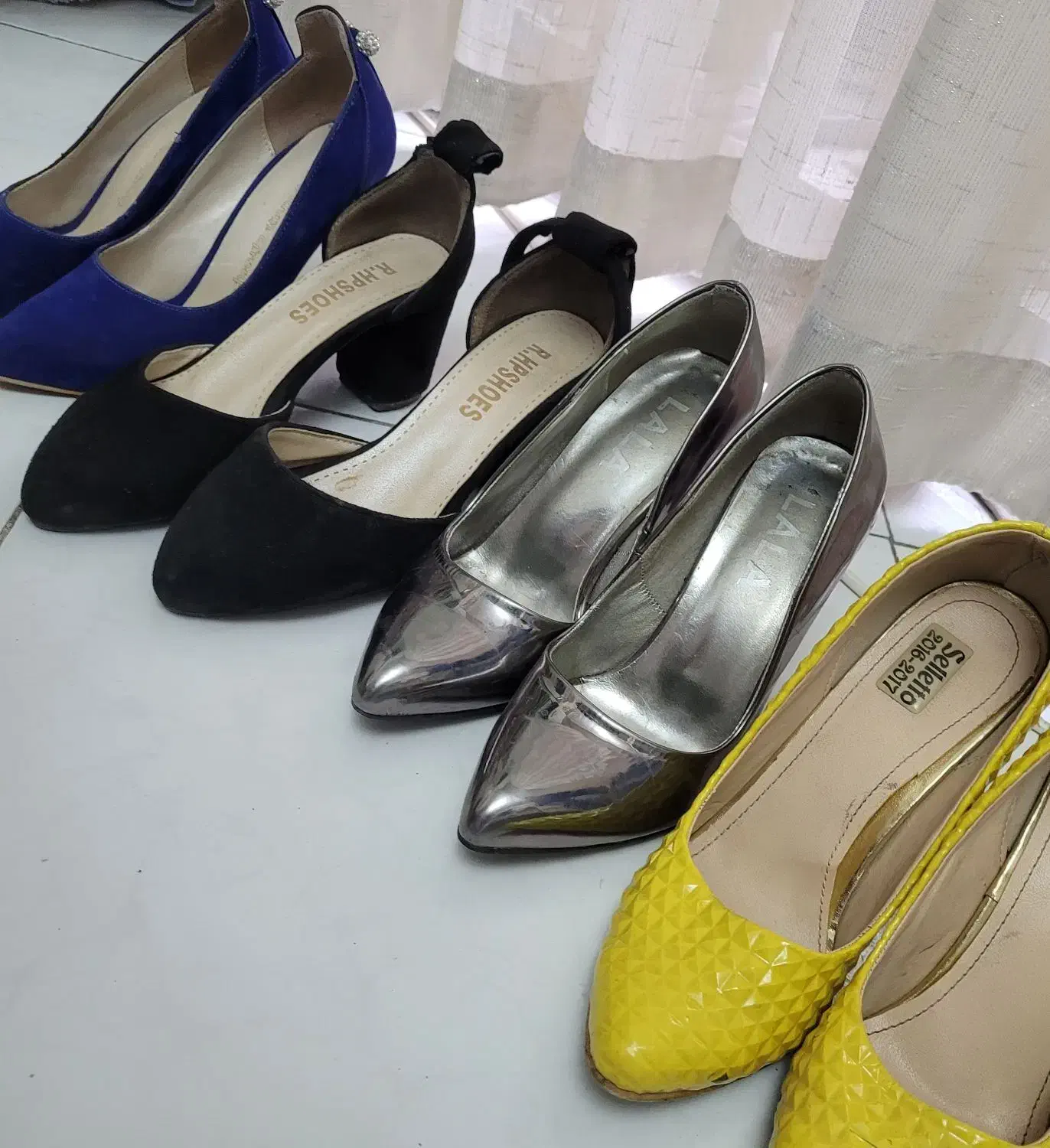 کفش|کیف، کفش، کمربند|رباط‌کریم, رباط‌کریم|دیوار