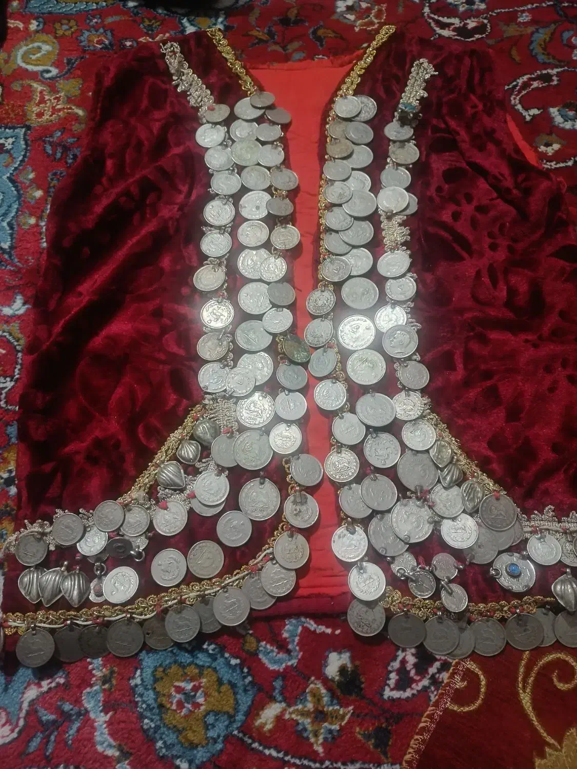 جلیقه سنتی|لباس|کوهدشت, |دیوار