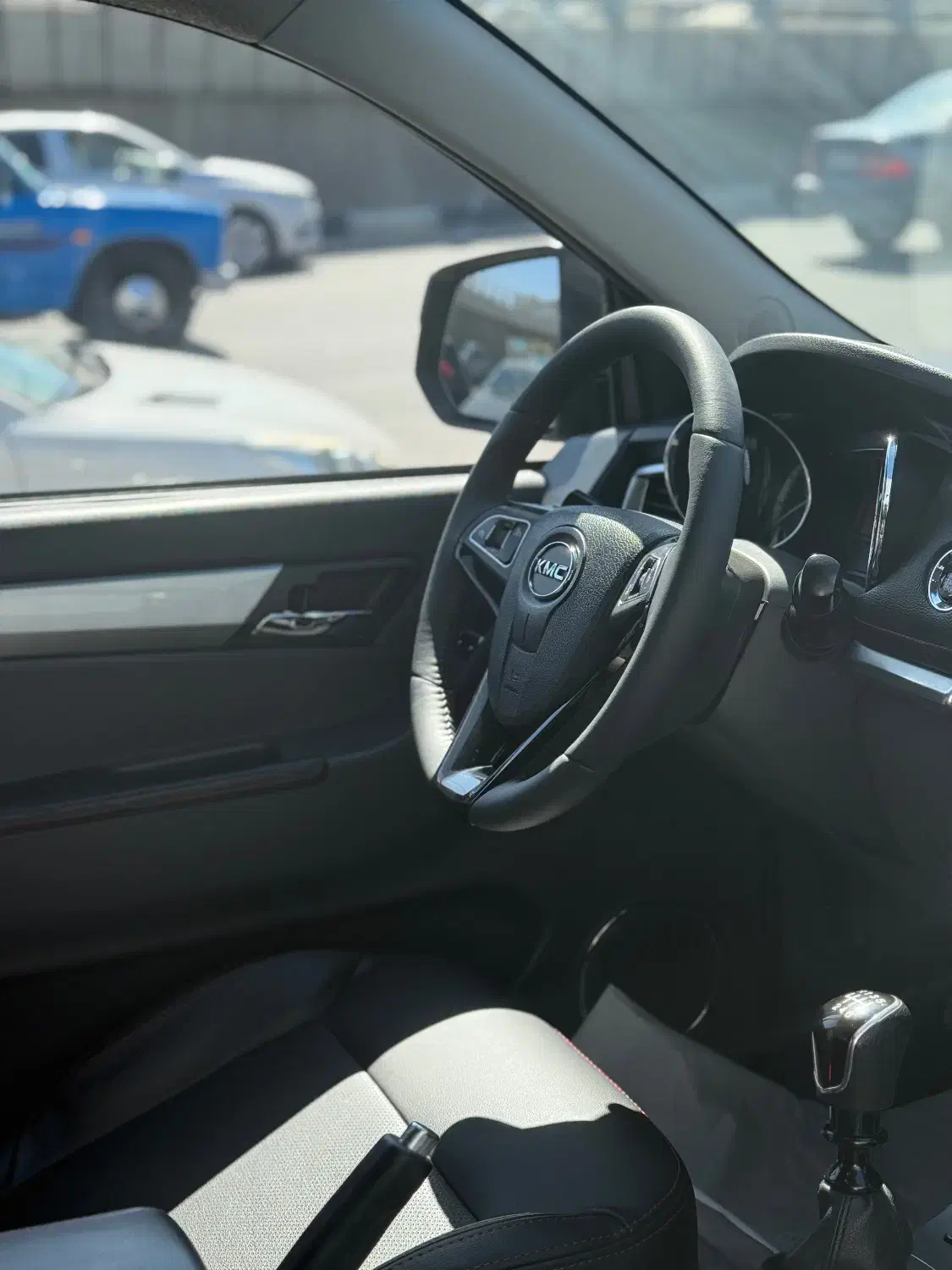 kmc t8/1402|خودرو سواری و وانت|شیراز, عفیفآباد|دیوار