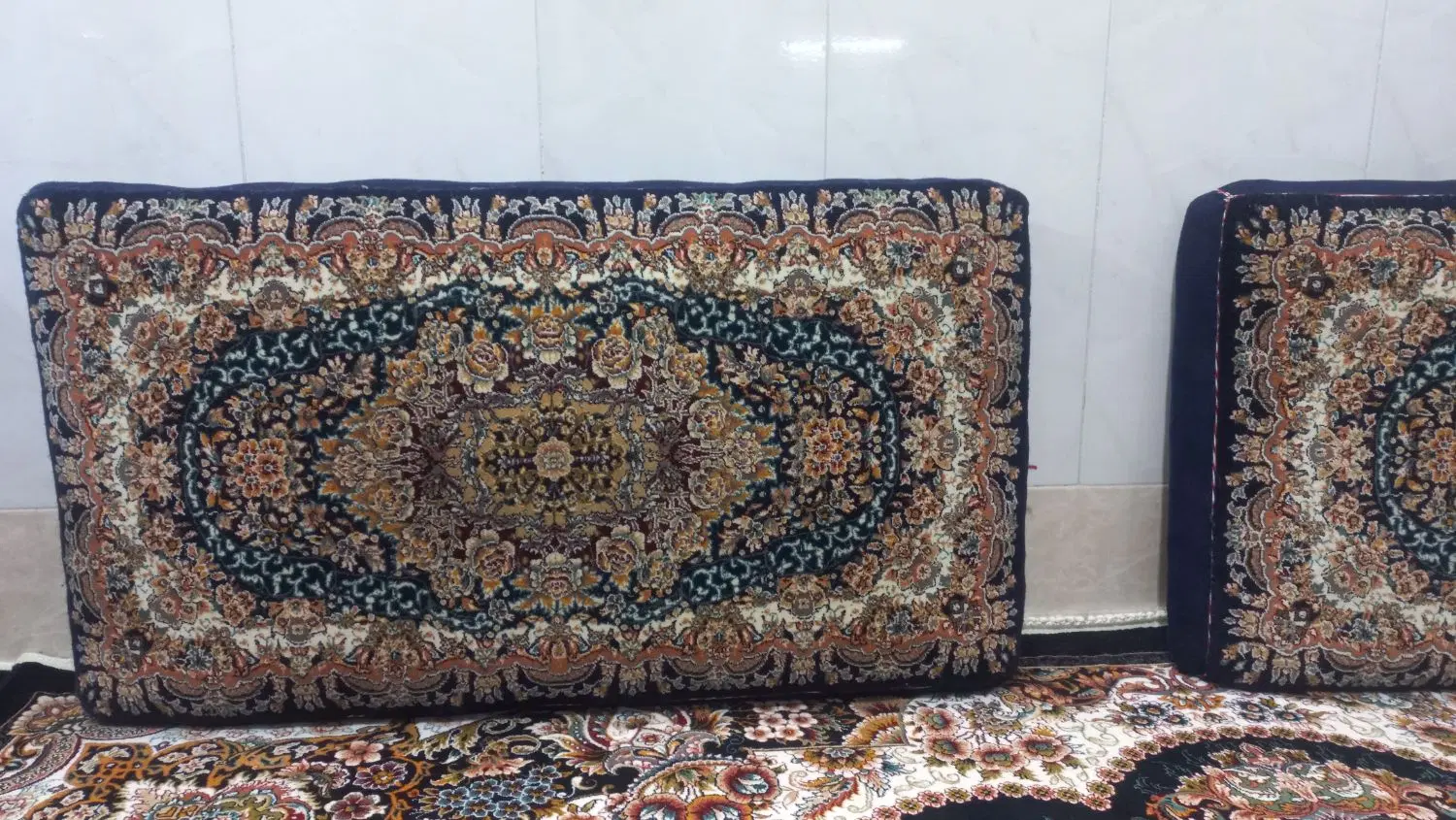 پشتی|پشتی|قم, ولیعصر|دیوار