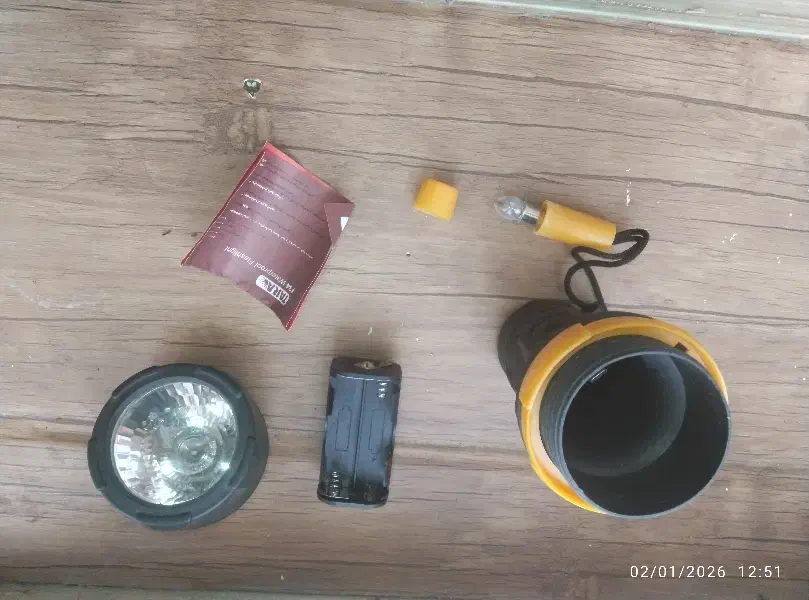 چراغ قوه|لامپ و چراغ|تربت‌حیدریه, منظر|دیوار