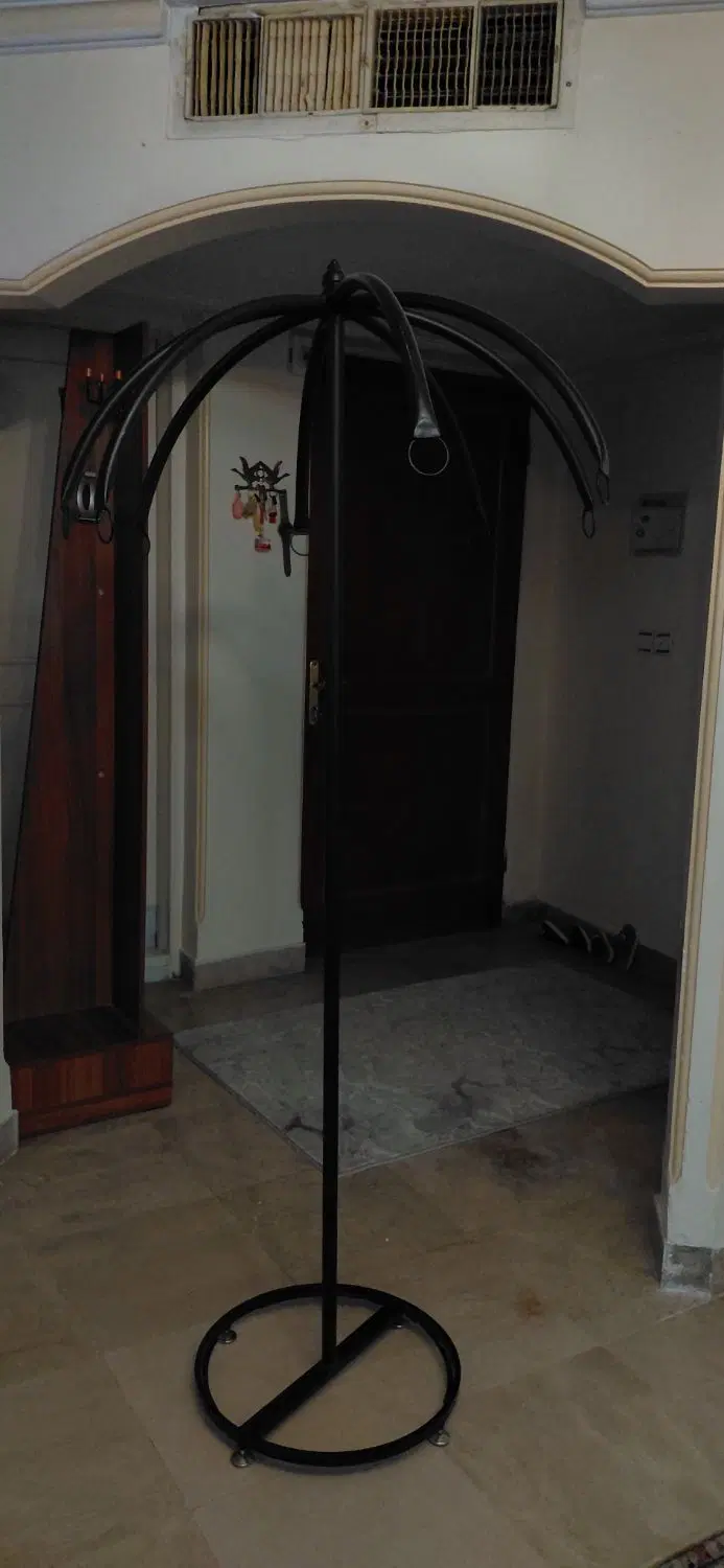 رگال|بندرخت و رخت‌آویز|تهران, سوهانک|دیوار