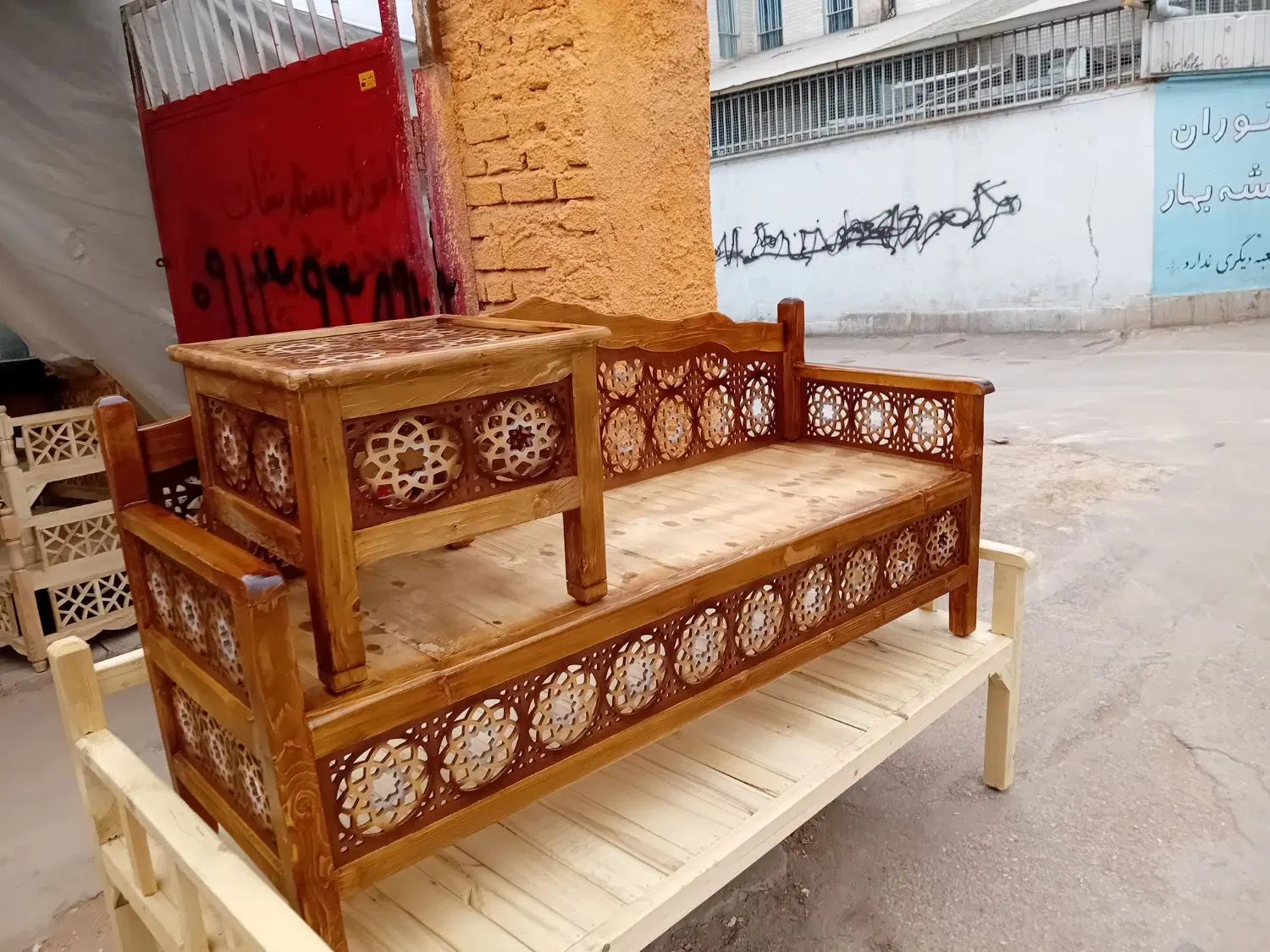 تخت سنتی|مبلمان خانگی و میز عسلی|کرمان, |دیوار
