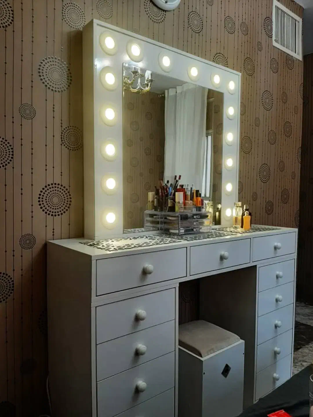 میزآرایش|میز و صندلی غذاخوری|بومهن, |دیوار