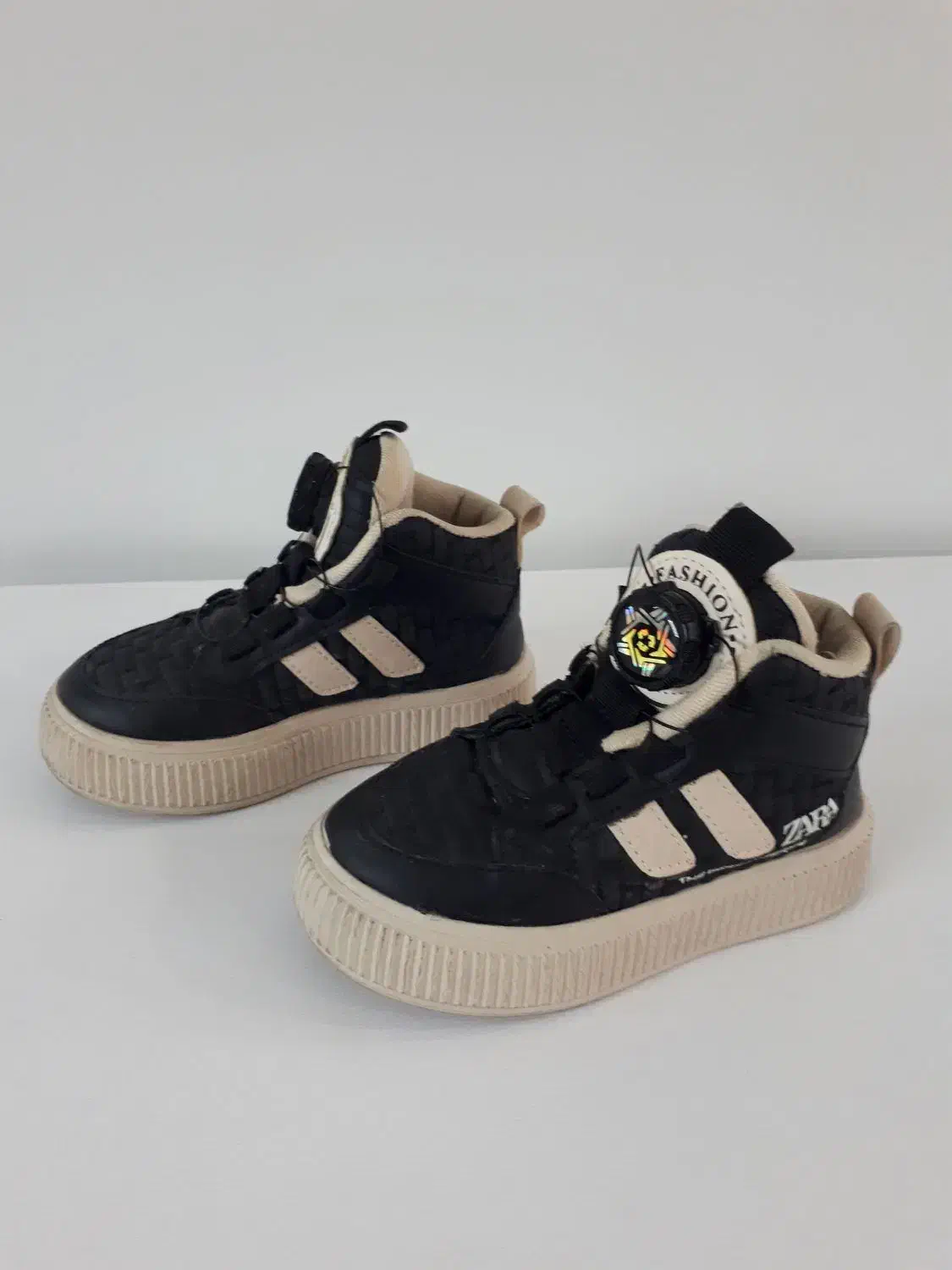 نیم بوت|کفش و لباس بچه|فردیس, فردیس|دیوار