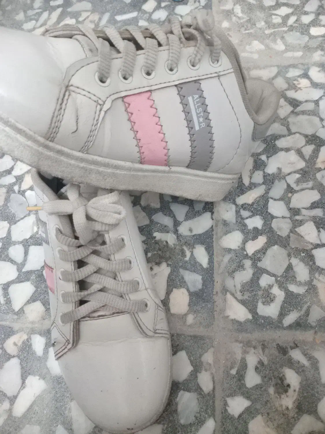 کفش|کیف، کفش، کمربند|دورود, |دیوار