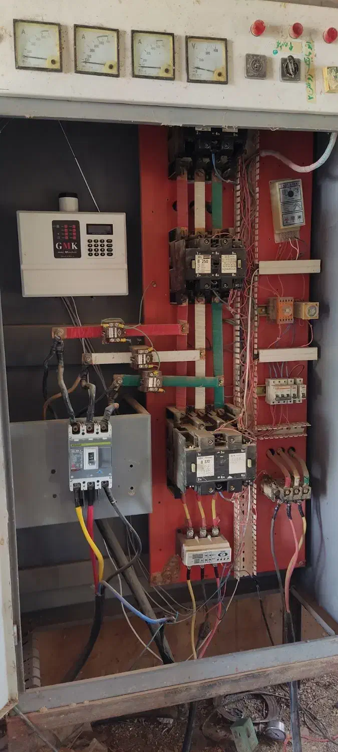 مونتاژ و نصب وعیب یابی تابلو برق های صنعتی|خدمات پیشه و مهارت|اراک, |دیوار