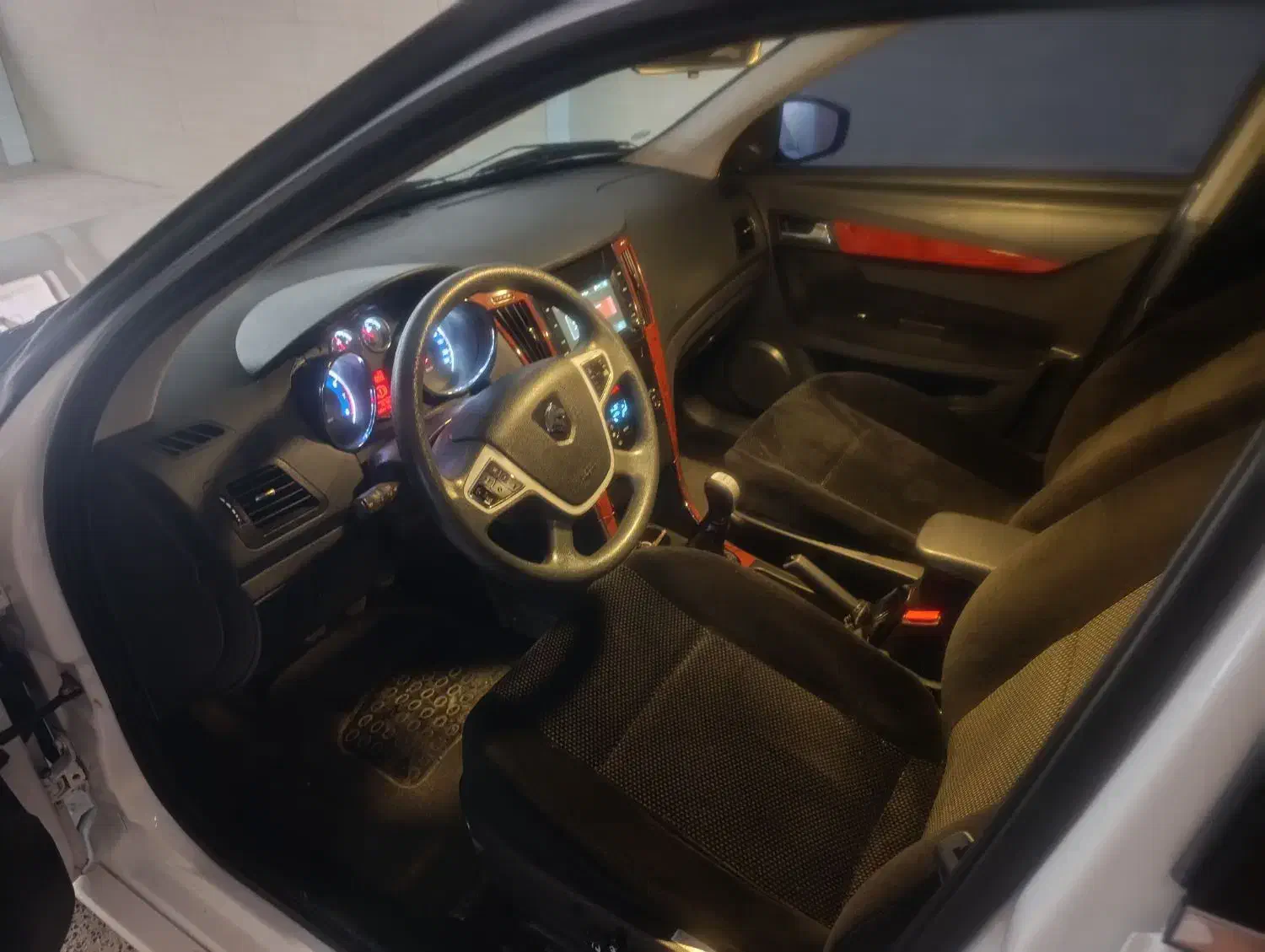 دنا پلاس|خودرو سواری و وانت|سیرجان, |دیوار