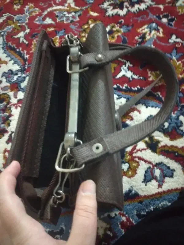 کیف|کیف، کفش، کمربند|قم, شهر قائم|دیوار