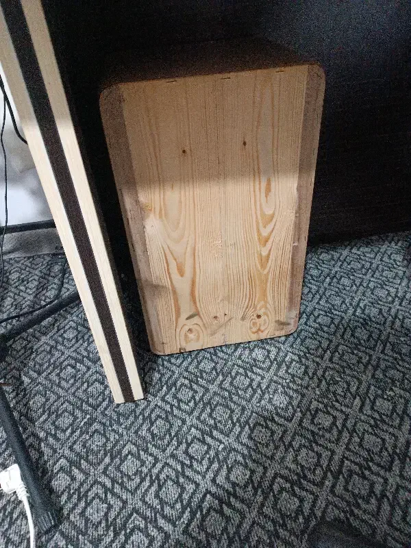 کاخن چوب|درام و پرکاشن|قم, پردیسان|دیوار