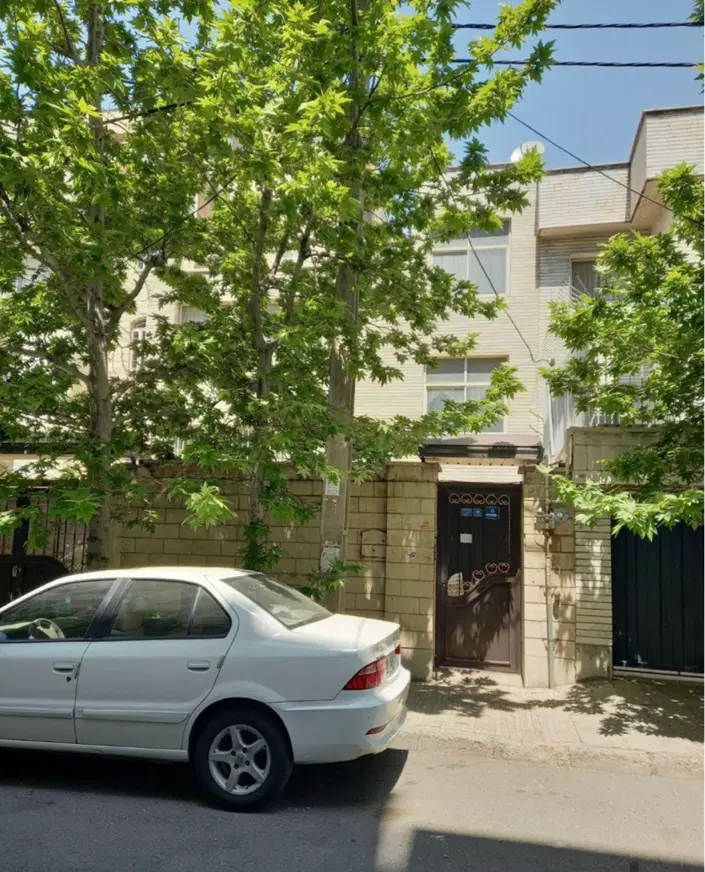 ویلایی دربست۲۵۰متر . ۲۵۰متر بنای نوسازی شده عظیمیه - تصویر 1 از 1