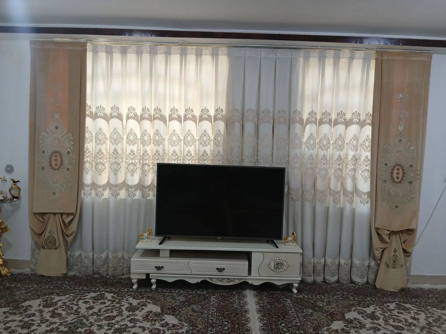 پرده|پرده، رانر، رومیزی|قروه, |دیوار