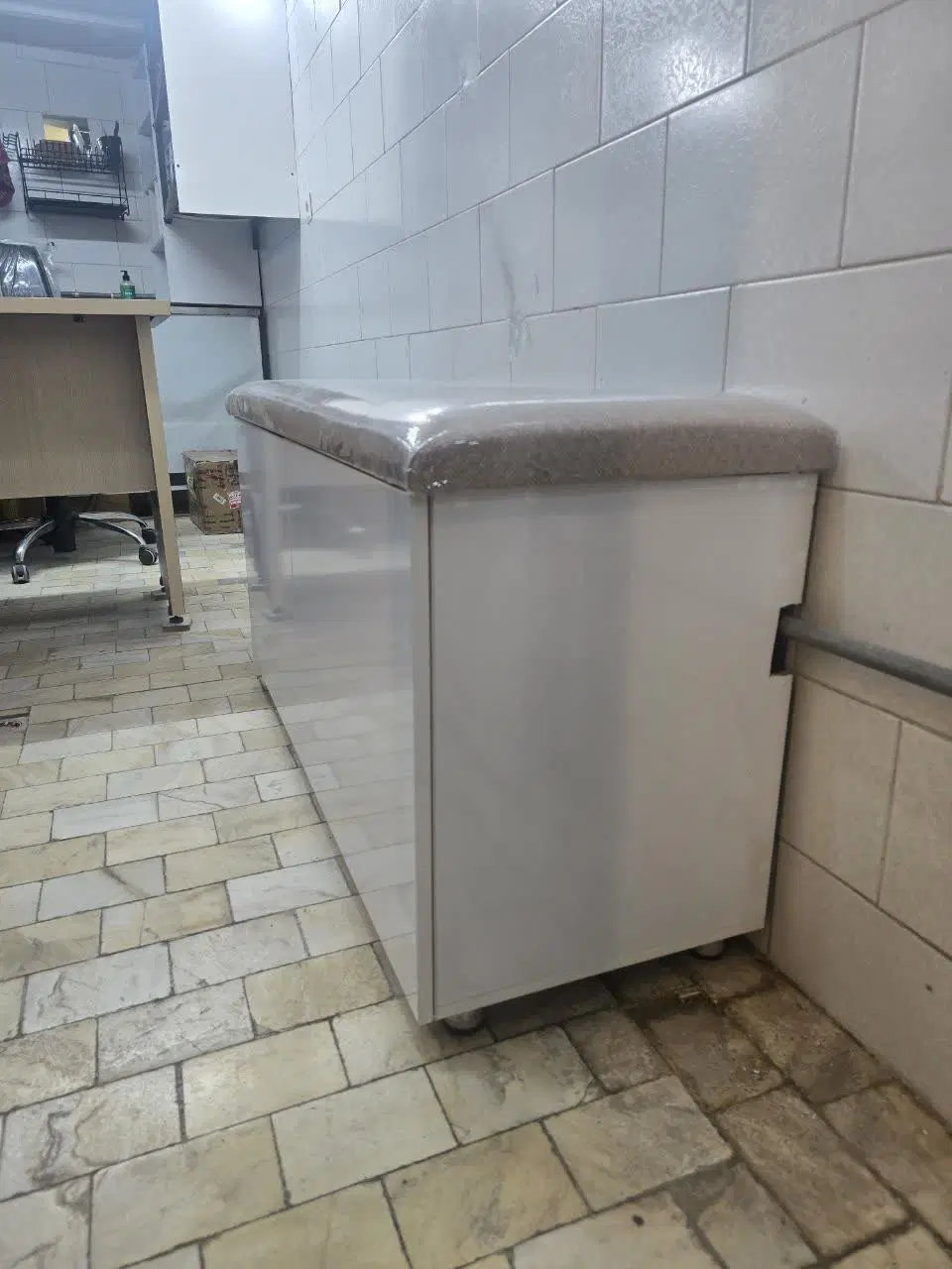 نیمکت|صندلی و نیمکت|اردکان, |دیوار