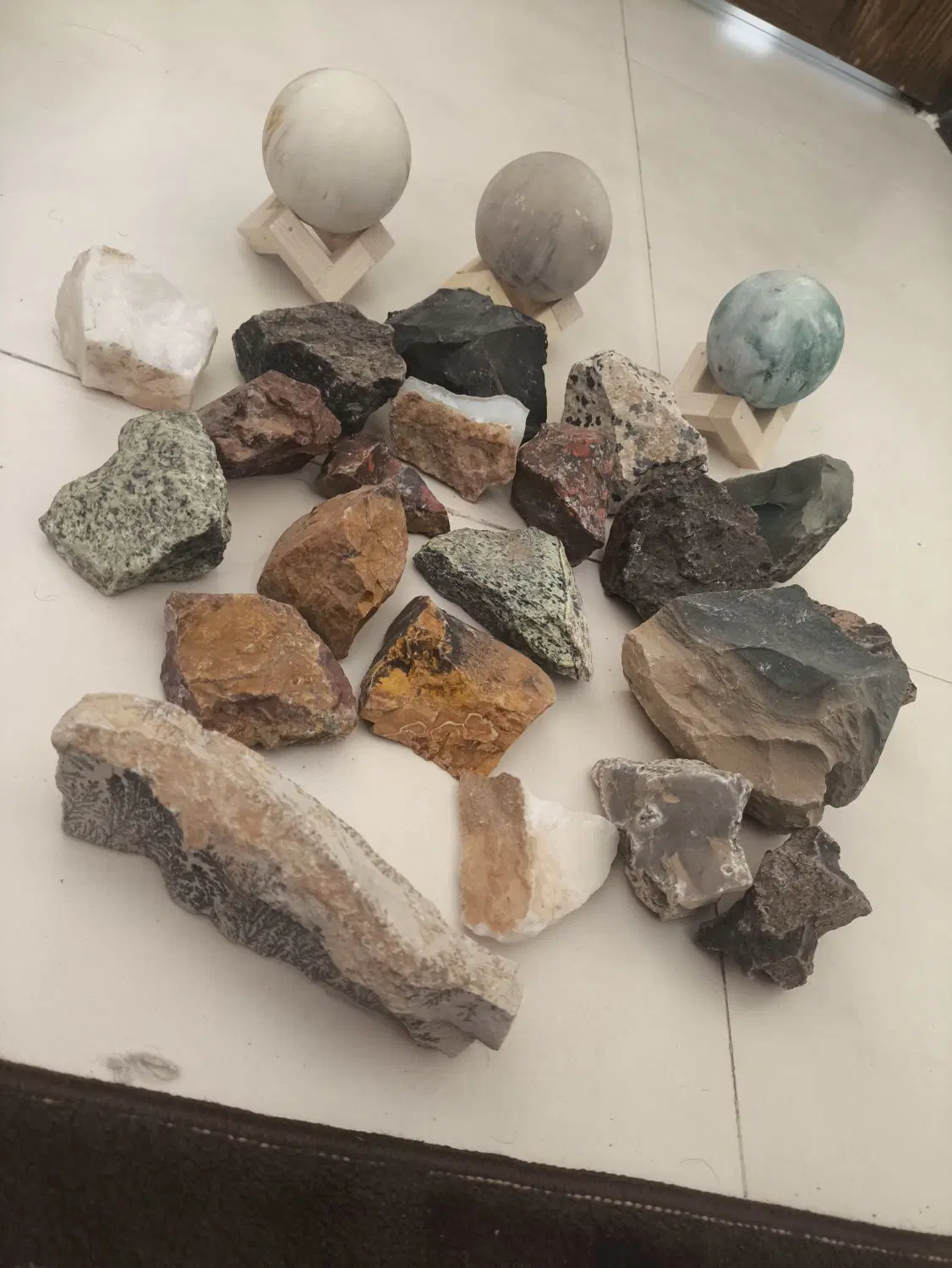 راف|جواهرات|اصفهان, ناژوان|دیوار