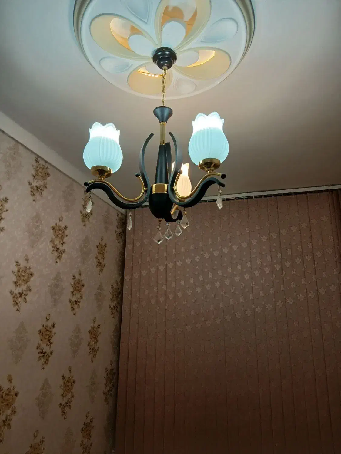 لوستر|لوستر و چراغ آویز|نیشابور, سید جمال الدین|دیوار