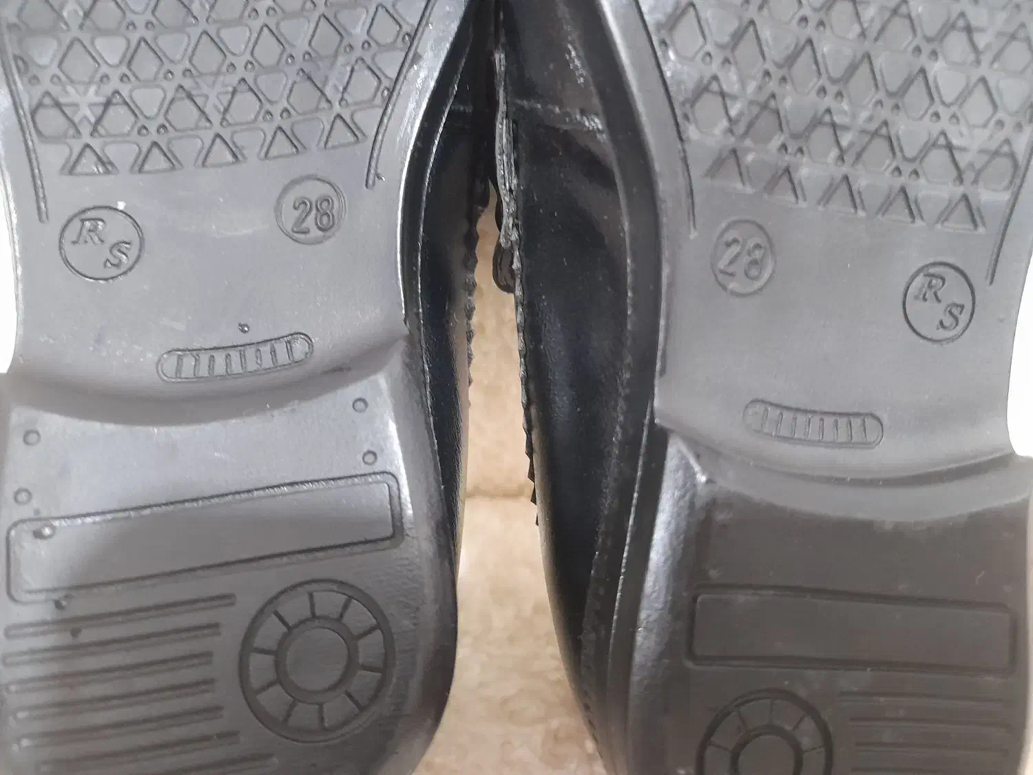 کفش|کیف، کفش، کمربند|رشت, پاره بیجار|دیوار