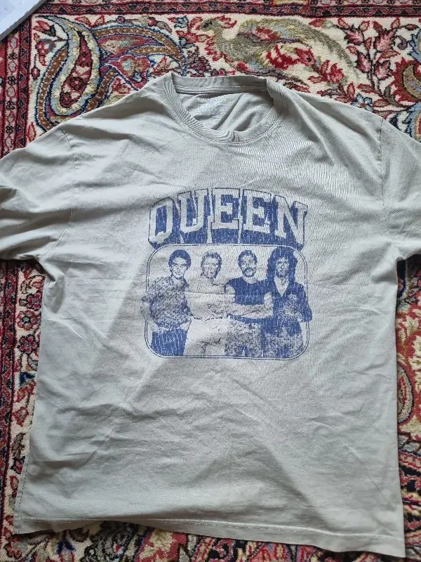 تیشرت queen|لباس|رشت, باهنر|دیوار