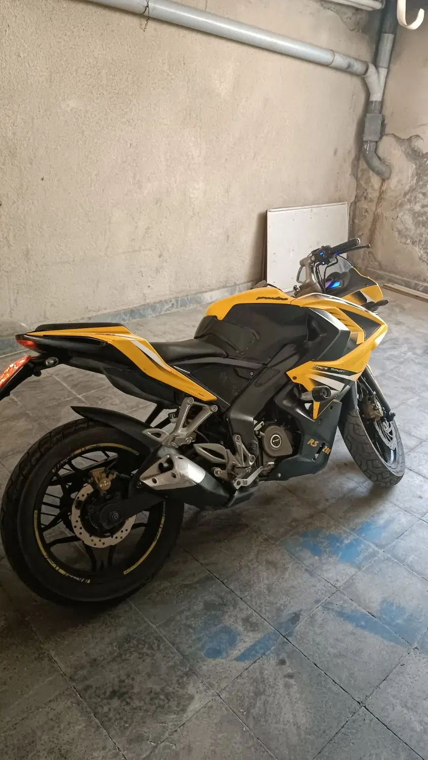 rs200|موتورسیکلت|هشتگرد, فاز ۱ مهستان|دیوار