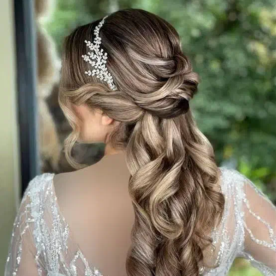 گریم شنیون|خدمات آرایشگری و زیبایی|شهرکرد, |دیوار