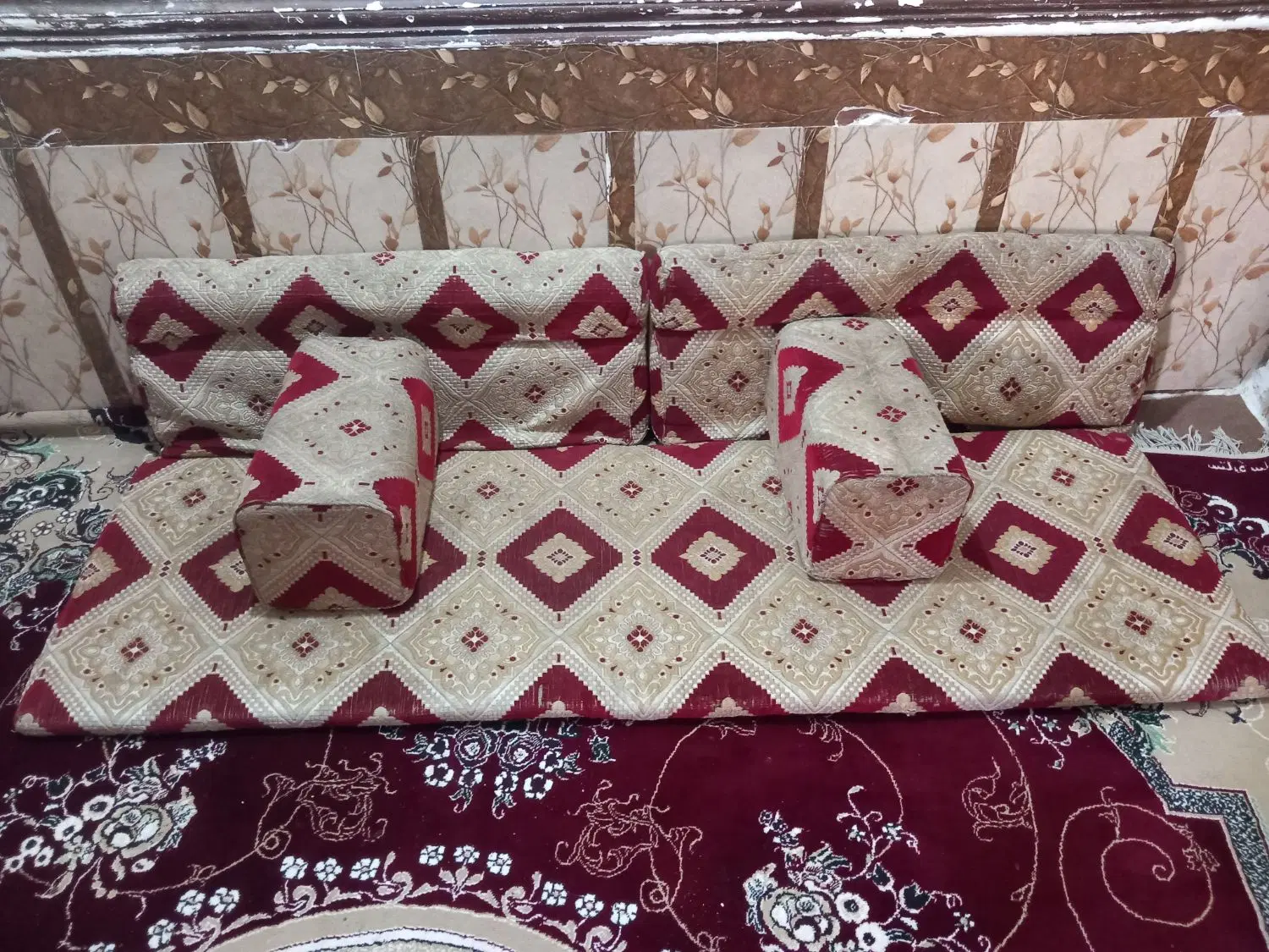 سپنتا|پشتی|اهواز, گلدشت|دیوار