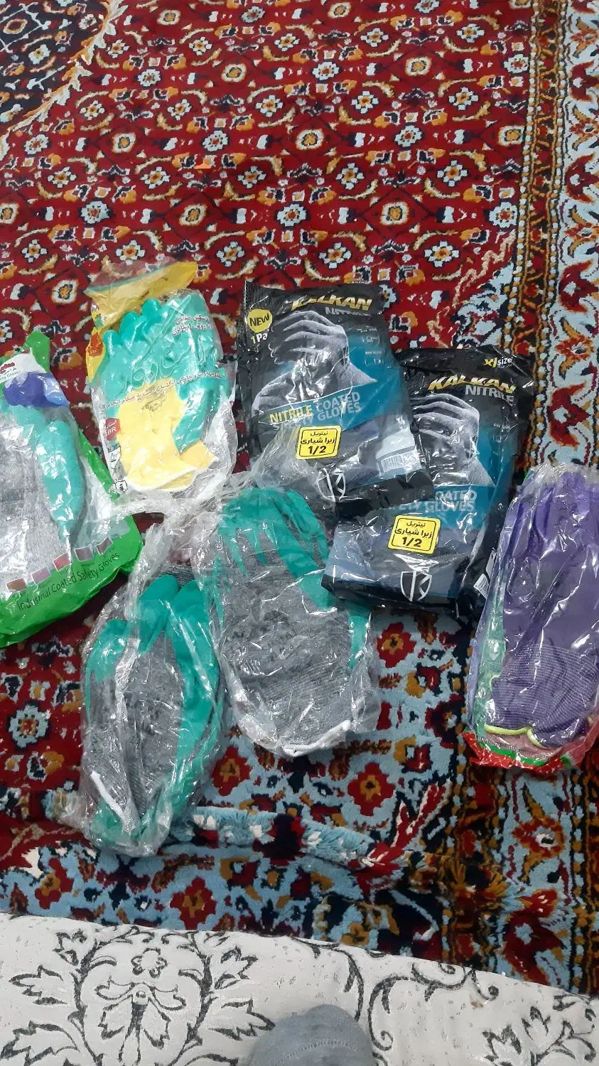 دستکش|لباس|کرمان, |دیوار