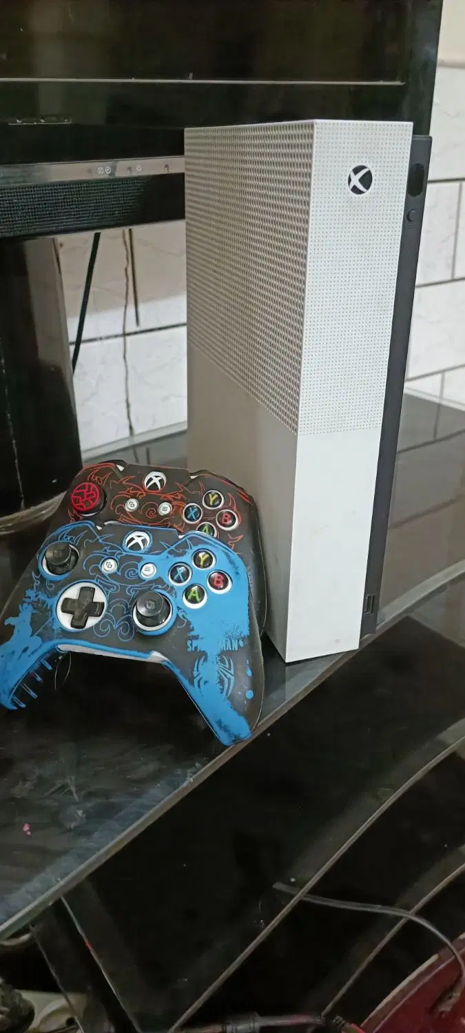 Xbox One S|کنسول، بازی ویدئویی و آنلاین|کاشان, درب باغ|دیوار